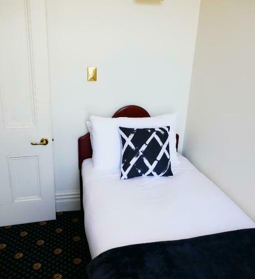 标准工作室, Highland House Boutique