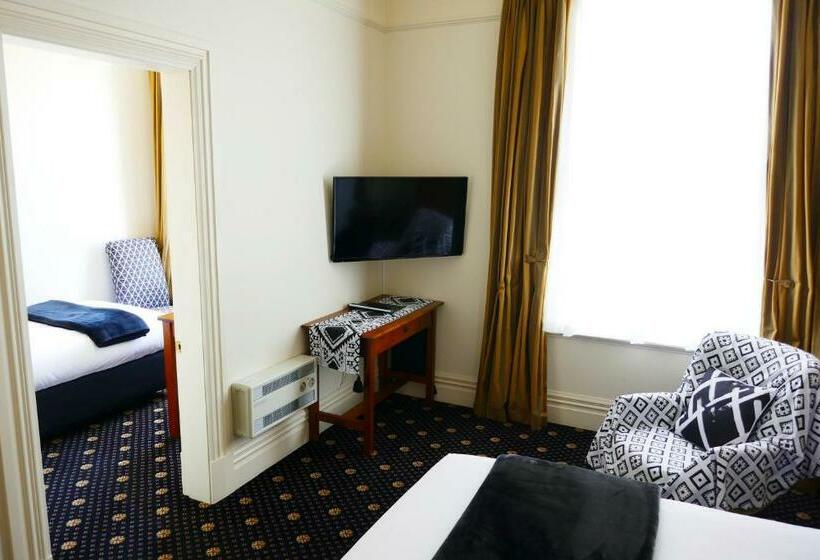 标准工作室, Highland House Boutique