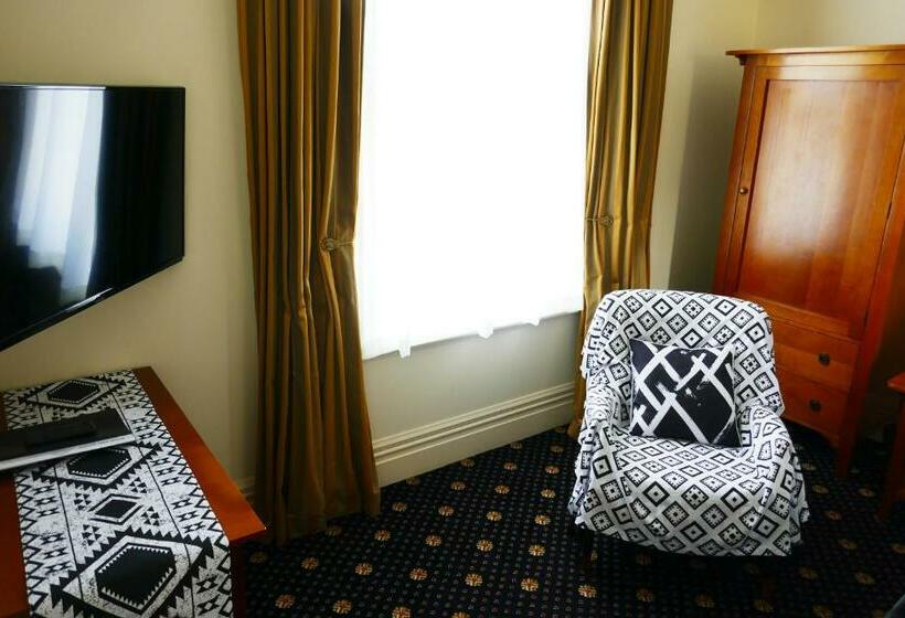 标准工作室, Highland House Boutique