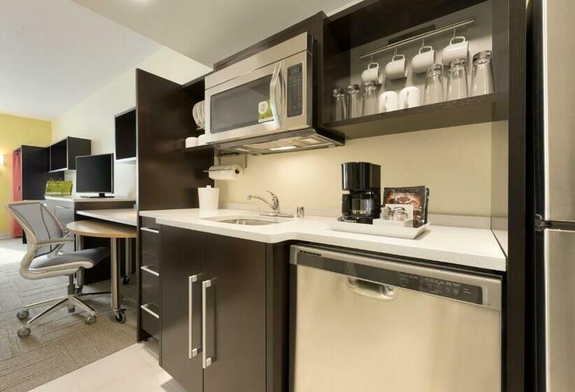 带大床的套房, Home2 Suites By Hilton La Crosse