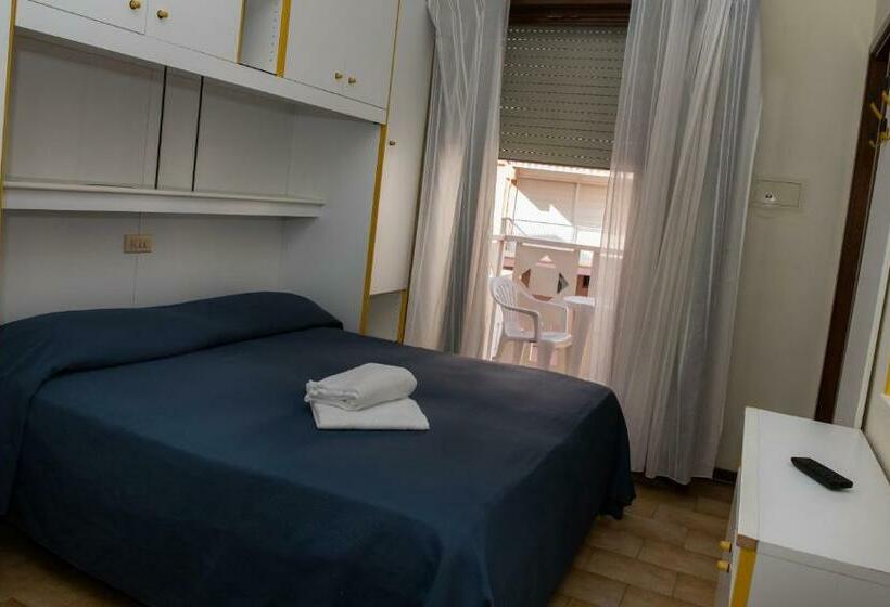 标准三人间, Malibran