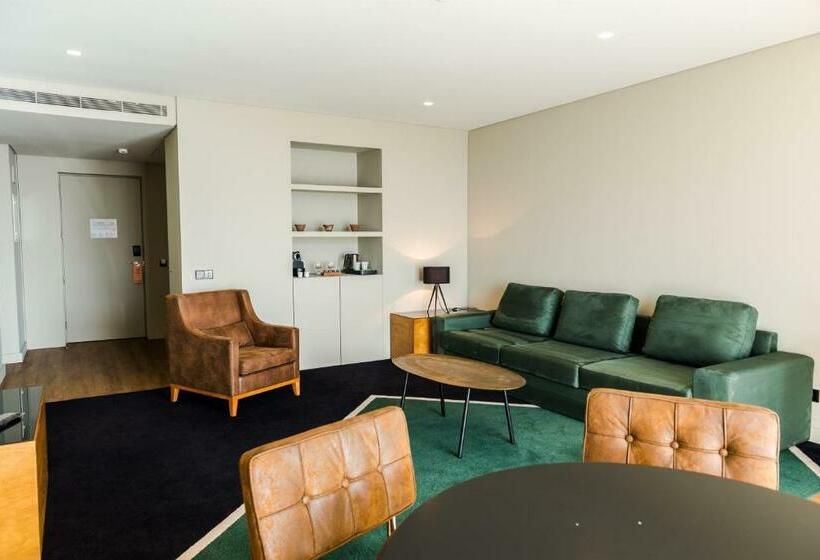 جناح مطلّ علي البحر, Octant Ponta Delgada