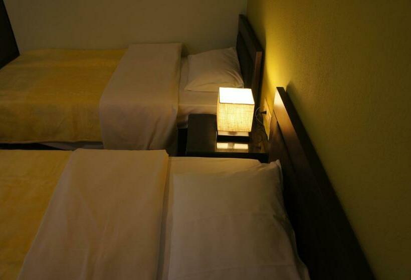 Quarto Triplo Standart, Venus