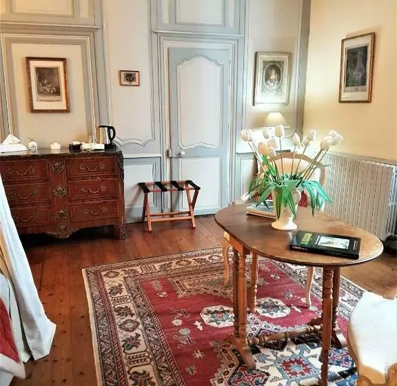 اتاق استاندارد سه نفره, Château De Beaulieu