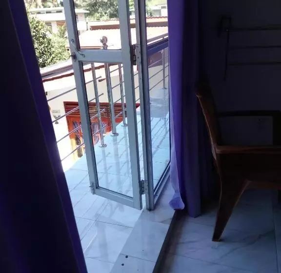 اتاق استاندارد, Evening Star Guest Inn