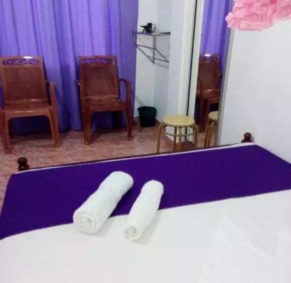 اتاق خانوادگی, Evening Star Guest Inn