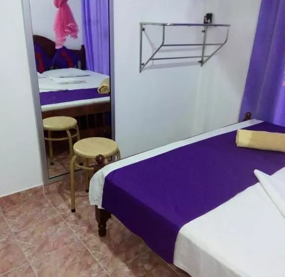 اتاق خانوادگی, Evening Star Guest Inn