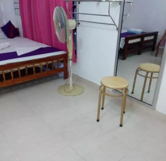 اتاق استاندارد سه نفره, Evening Star Guest Inn