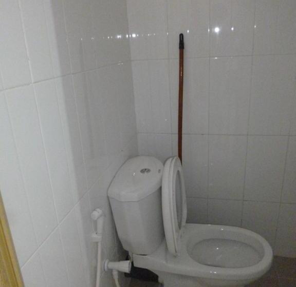 标准三人间, Evening Star Guest Inn