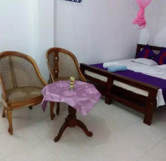 اتاق استاندارد سه نفره, Evening Star Guest Inn