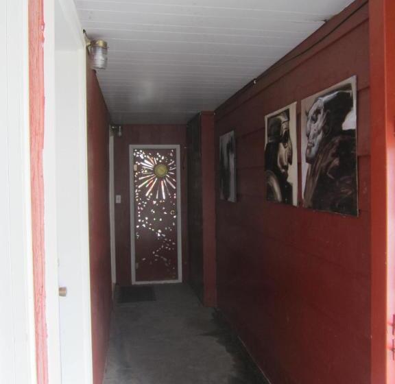 غرفة عائلية, Big Horn Motel