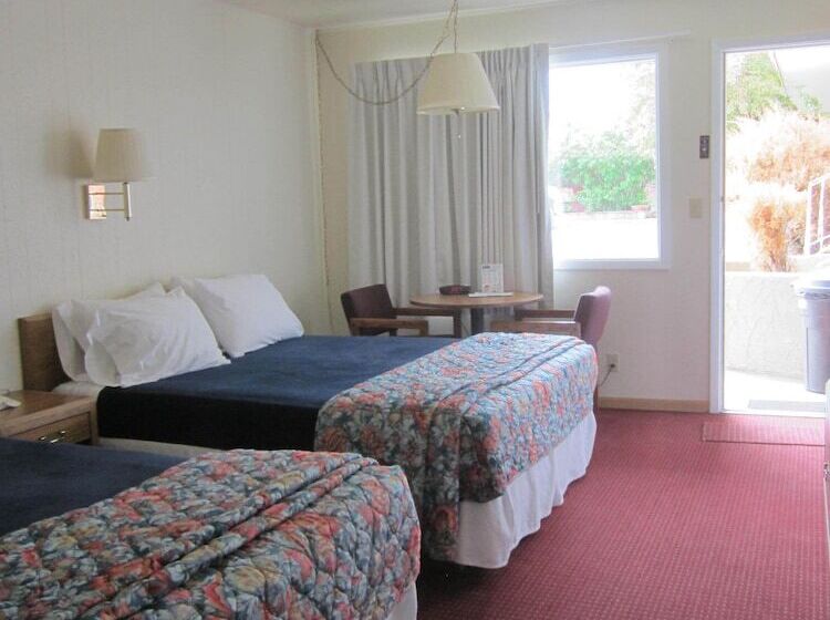 Номер Стандарт 2 Двуспальные Кровати, Big Horn Motel