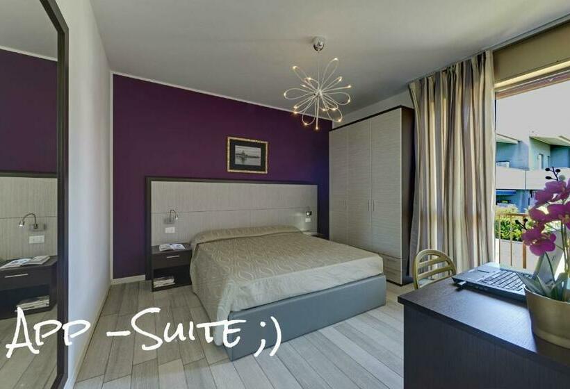 四人标准间, Alex