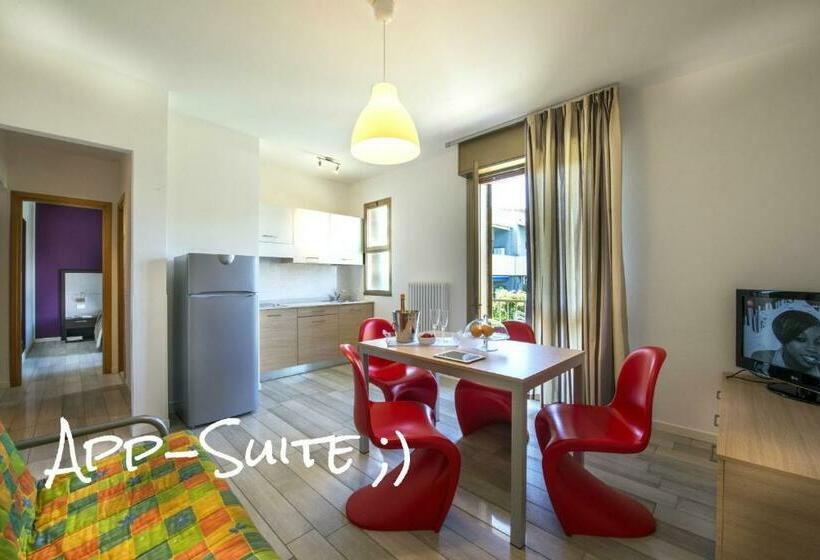 四人标准间, Alex