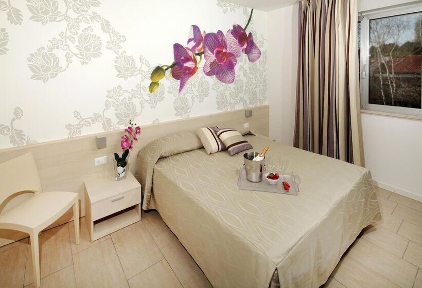 Standard Room, Alex