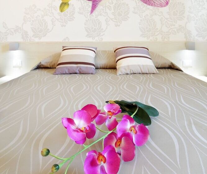 标准间带阳台, Alex