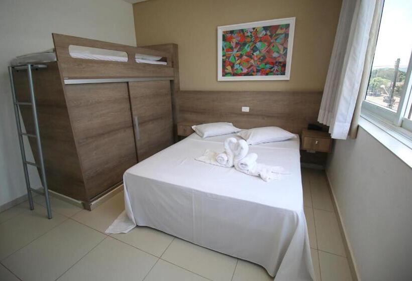 Quarto Triplo Deluxe, Da Praça