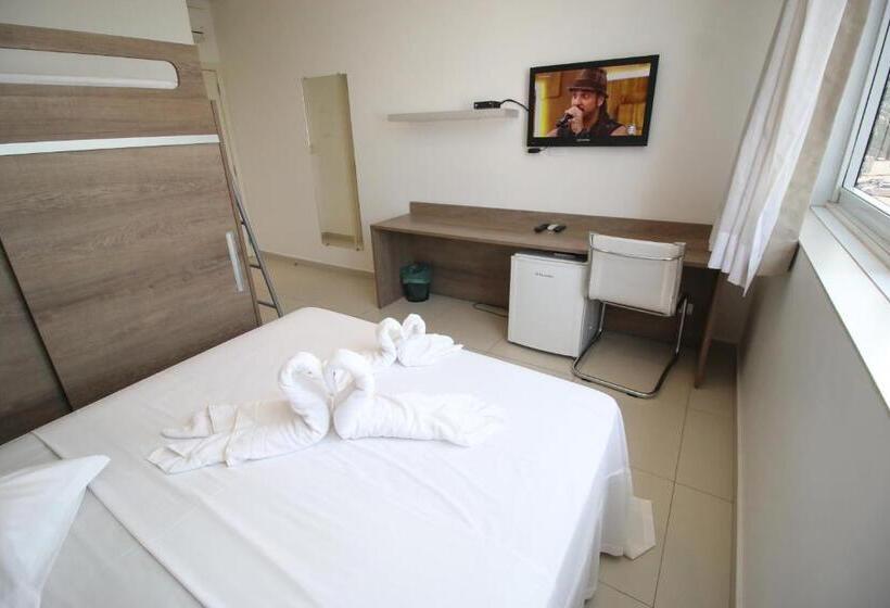 豪华三人间, Da Praça