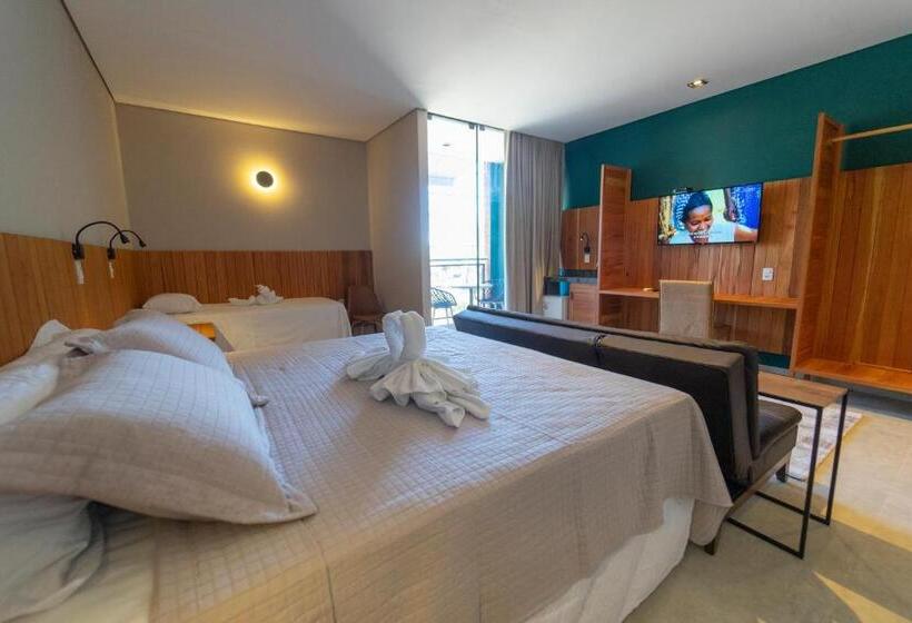 标准三人间, Da Praça