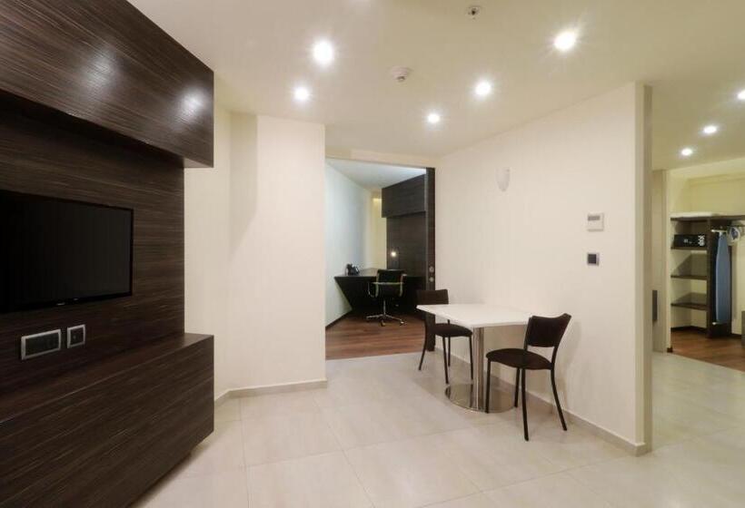 キングサイズベッドのスイートルーム, Holiday Inn Express Mexico Aeropuerto, An Ihg