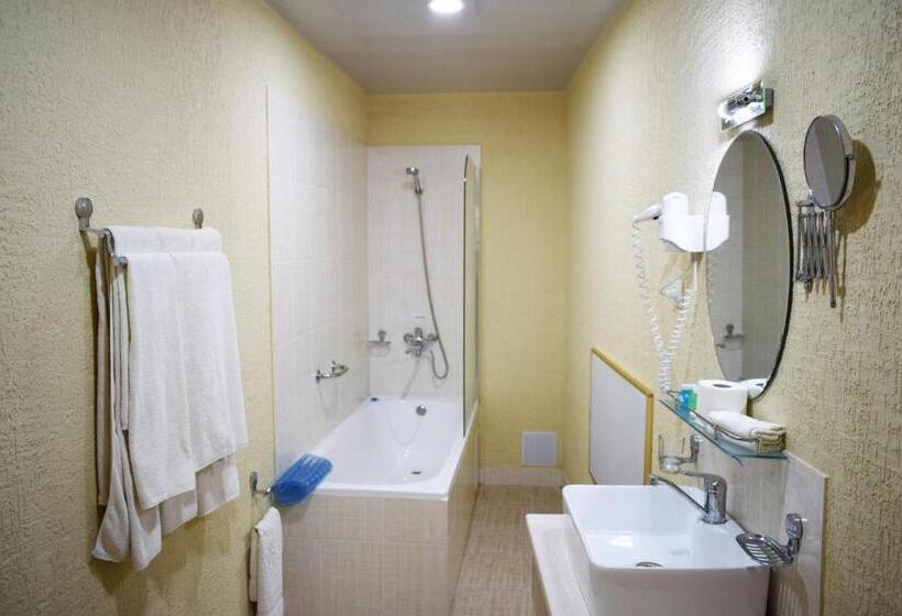 חדר סטנדרט לשלושה, Malika Bukhara