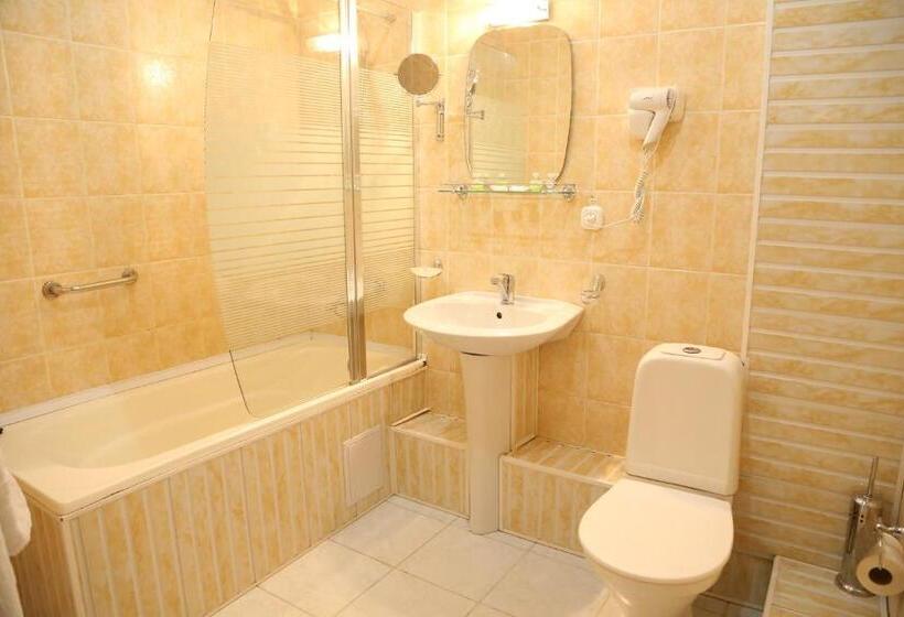 חדר סטנדרט לשלושה, Malika Bukhara