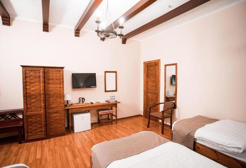 חדר סטנדרט לשלושה, Malika Bukhara