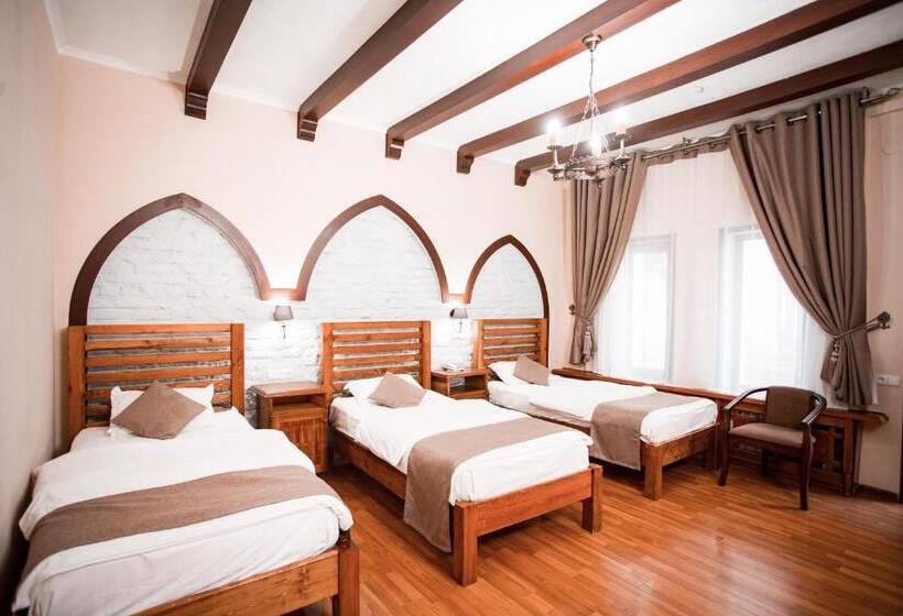 חדר סטנדרט לשלושה, Malika Bukhara