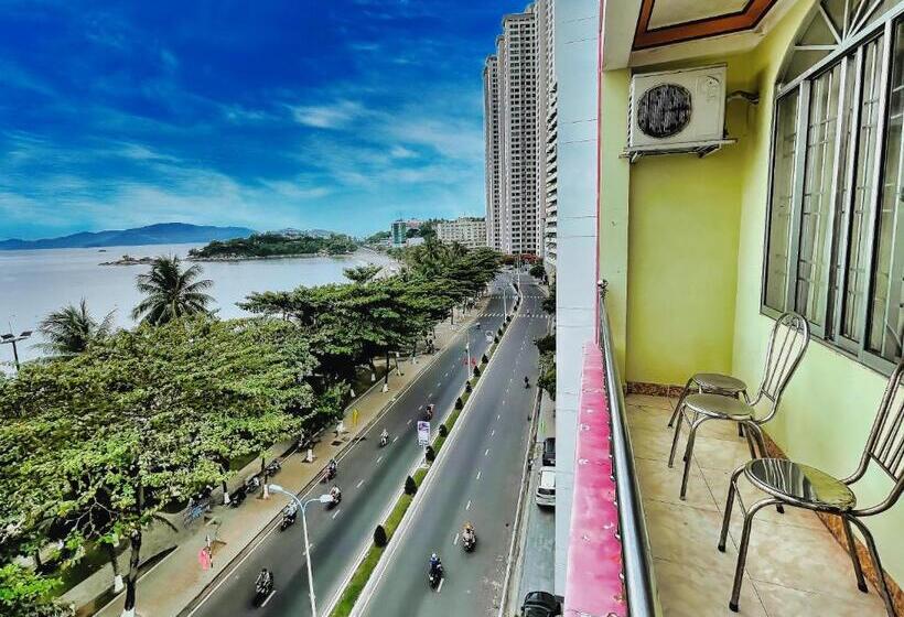 اتاق استاندارد با چشم‌انداز دریا, Quang Vinh 2