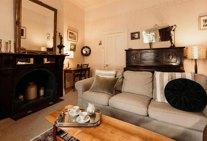 كابينة, Stanley Hotel & Apartments