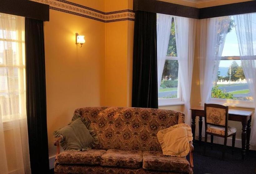 منزل 4 غرف نوم, Stanley Hotel & Apartments