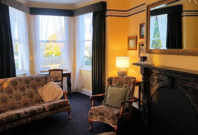 منزل 4 غرف نوم, Stanley Hotel & Apartments