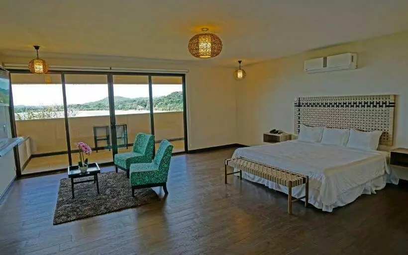 スイート, Nammbu Beach Front Bungalows