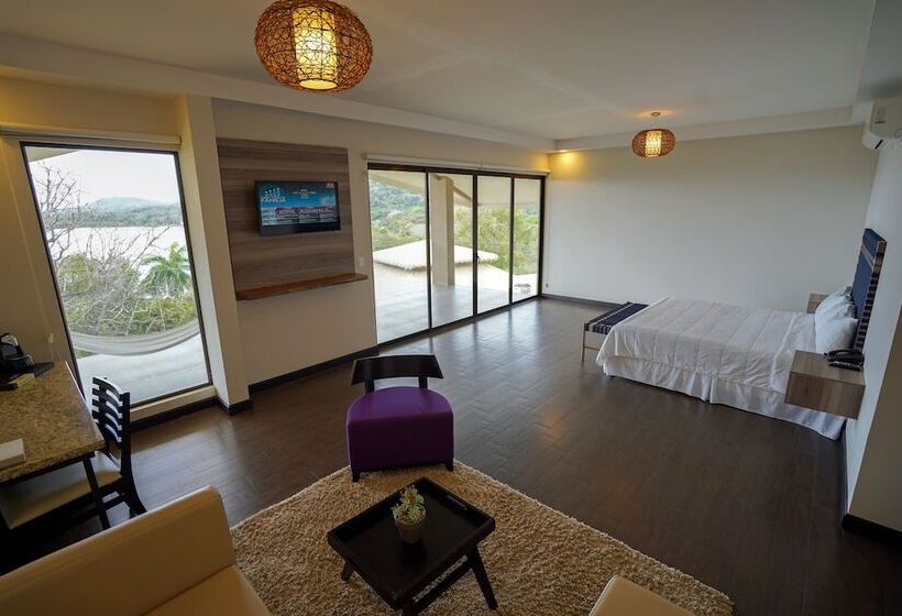 Полулюкс, Nammbu Beach Front Bungalows