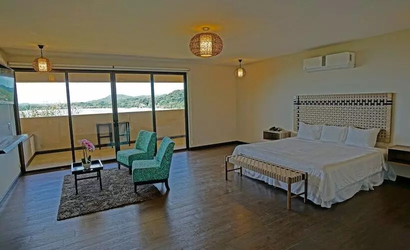 オーシャンビュースイート, Nammbu Beach Front Bungalows