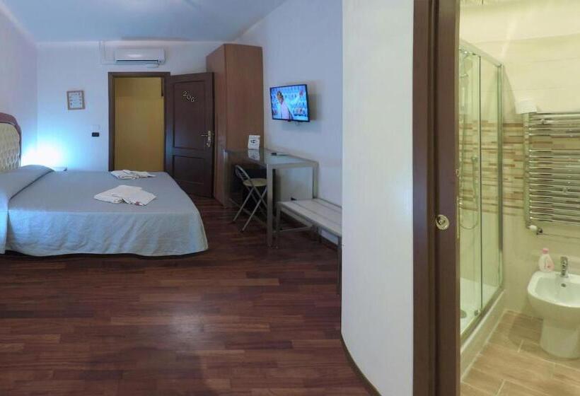 Номер Стандарт Трехместный, La Fiera Guesthouse