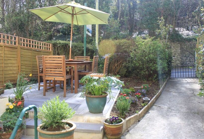 اتاق استاندارد با چشمانداز, The Collingdale Guest House