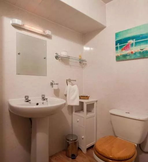 ファミリールーム, The Collingdale Guest House