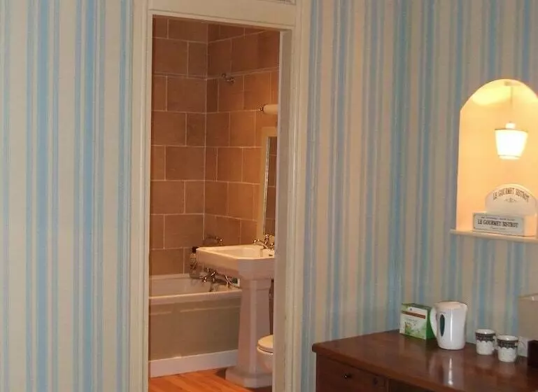 スタンダードルーム, Roseview B & B