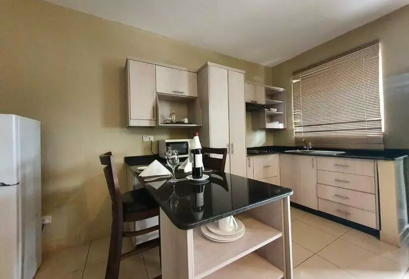 سوییت, Serendib Suites And Conference Center