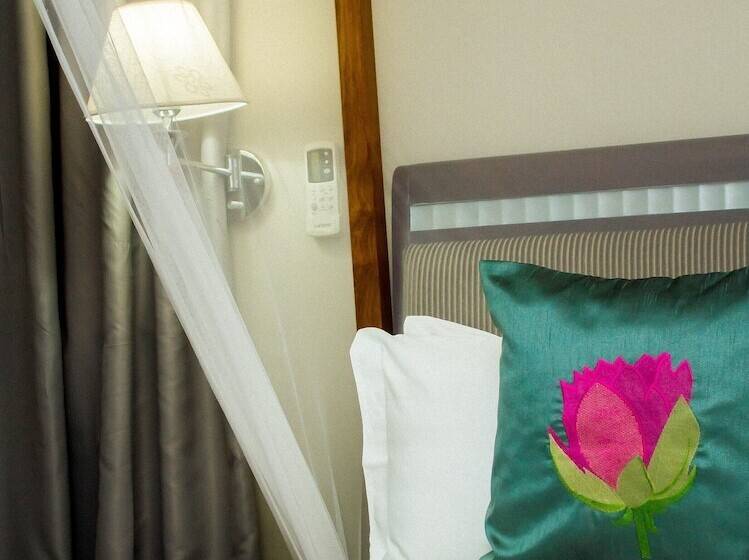 Superior Szoba, Serendib Suites And Conference Center