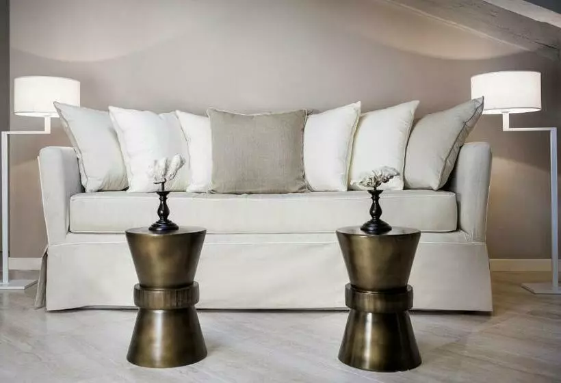 آپارتمان 1 خوابه, Seven Historical Suites