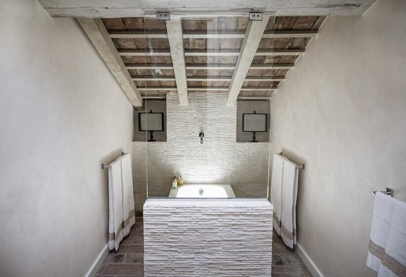 Premium Suite, Seven Historical Suites