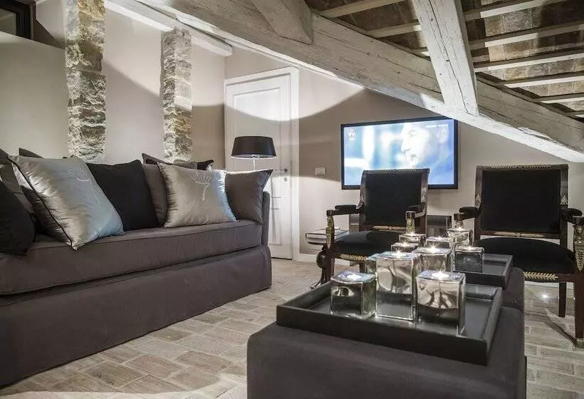 سوئیت پریمیوم, Seven Historical Suites