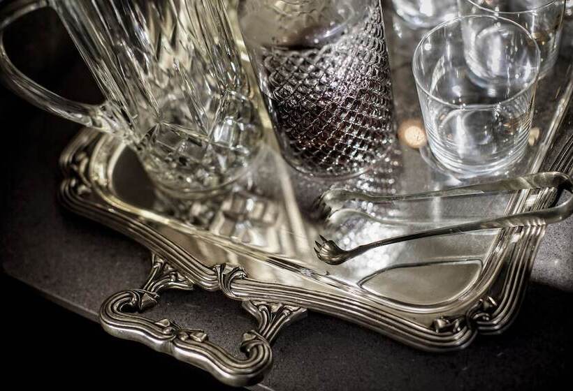 Premium Suite, Seven Historical Suites