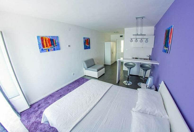 海の見えるスタンダードスタジオ, Villa Tamaris