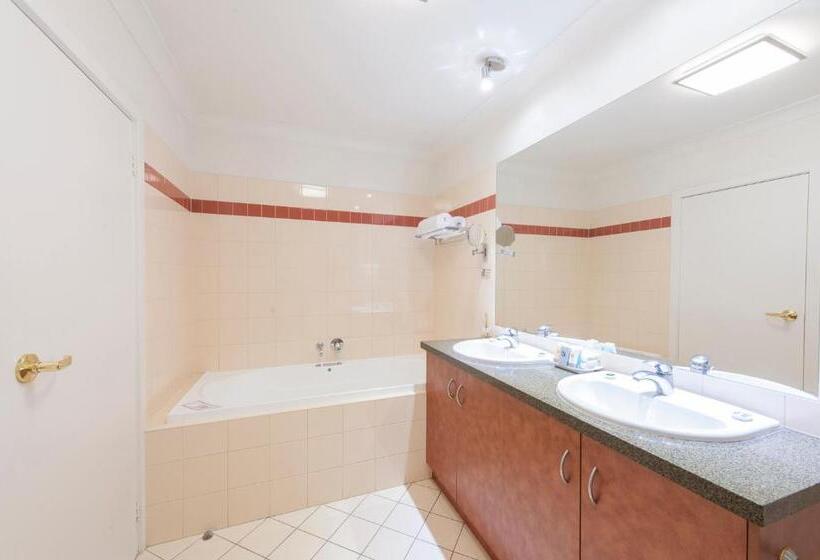 سوییت لوکس, Wagga Rsl Club Motel