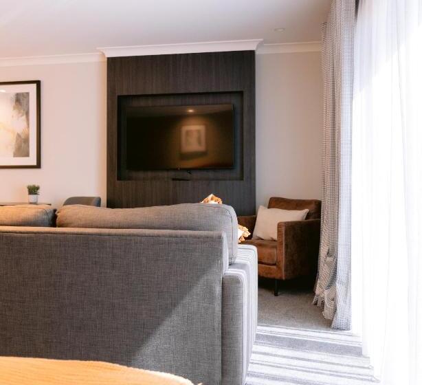 سوییت لوکس, Wagga Rsl Club Motel