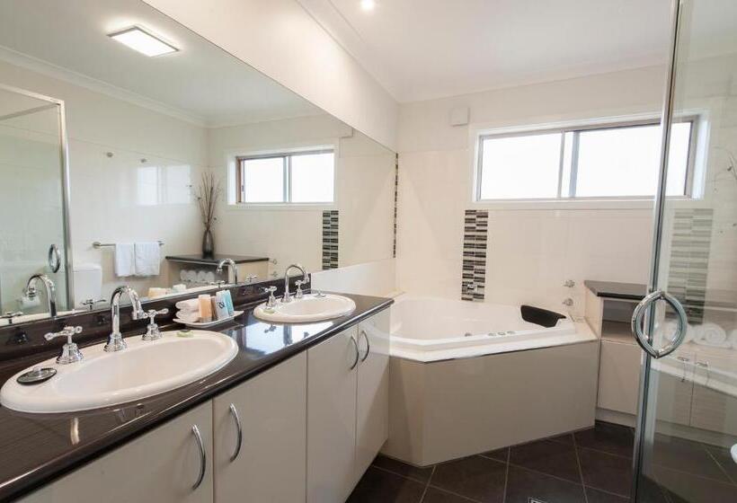 سوییت, Wagga Rsl Club Motel