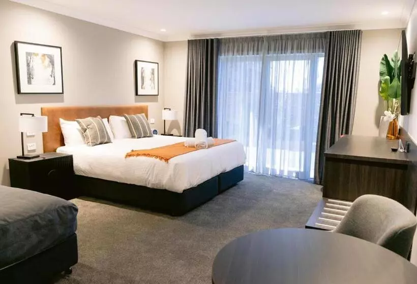 キングサイズベッドのスイートルーム, Wagga Rsl Club Motel